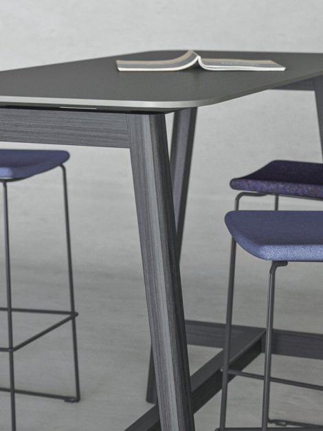 high-tables-NOVA-Wood-interiors-high-chairs-TWISTSIT